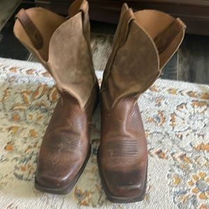 Ariat Rambler brown square toe western boot men’s shoe size 11D great condition
